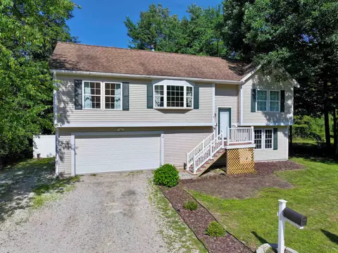 8 Riverside Dr, Allenstown, NH 03275