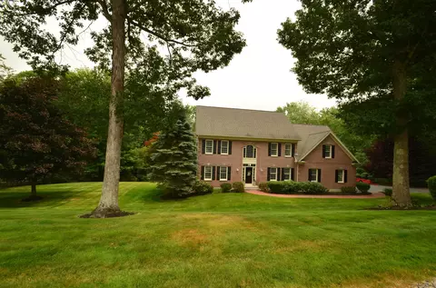 35 Colonel Daniels Dr, Bedford, NH 03110
