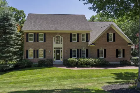 35 Colonel Daniels Dr, Bedford, NH 03110