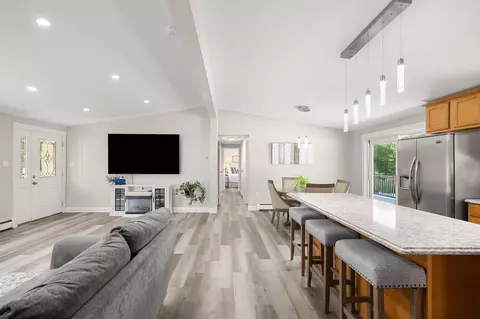 102 Kimball Rd, Amesbury, MA 01913