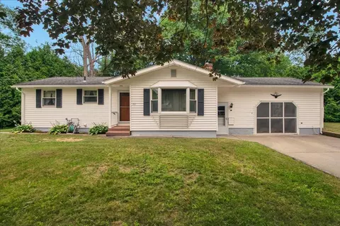 101 Birchwood Dr, Colchester, VT 05446