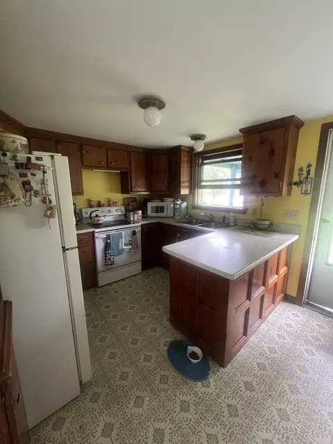 Kitchen - 166 Manley Rd, Milton, VT 05468 photo 2 of 4