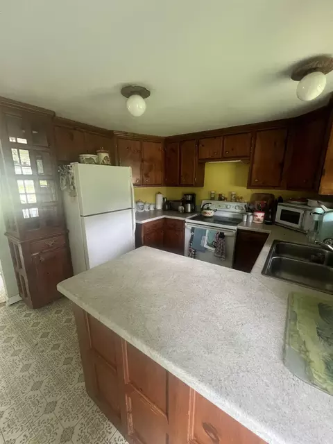 Kitchen - 166 Manley Rd, Milton, VT 05468 photo 3 of 4