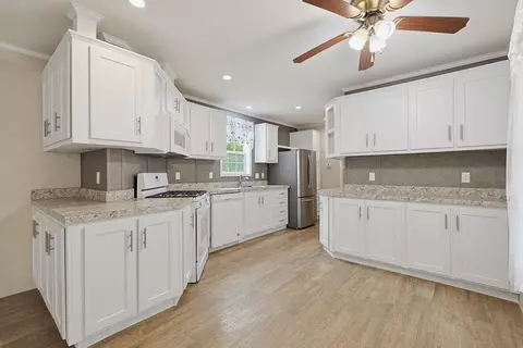 83 Boxwood Ln, Raymond, NH 03077