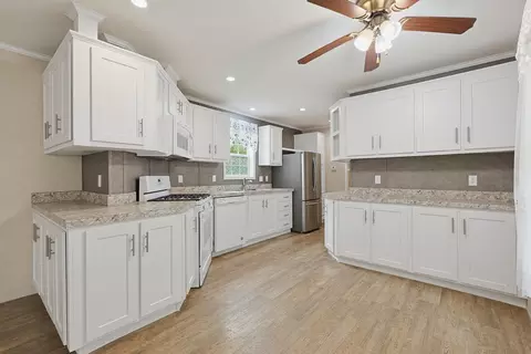 83 Boxwood Ln, Raymond, NH 03077