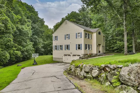 41 Wellesley Dr, Bedford, NH 03110