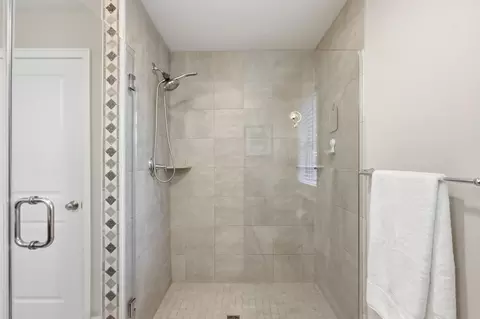 Bath - 8 Manor Dr #A, Hooksett, NH 03106 photo 3 of 6