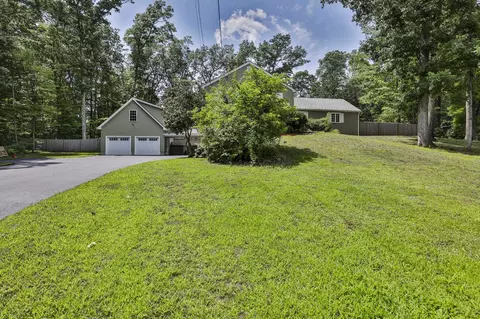 28 Beverlee Dr, Nashua, NH 03064