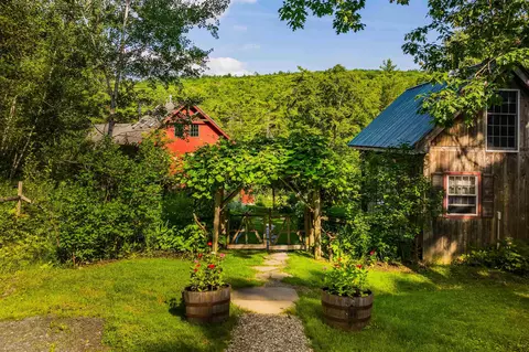 1355 Podunk Rd, Norwich, VT 05055