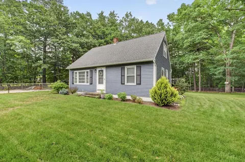 16 E Chamberlain Rd, Merrimack, NH 03054