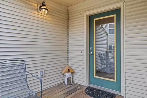 93 Juniper Dr, South Burlington, VT 05403