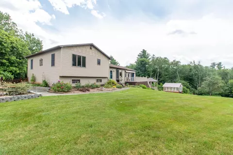 190 Lakeview Dr, Newport, VT 05855