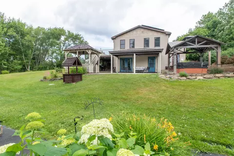 190 Lakeview Dr, Newport, VT 05855