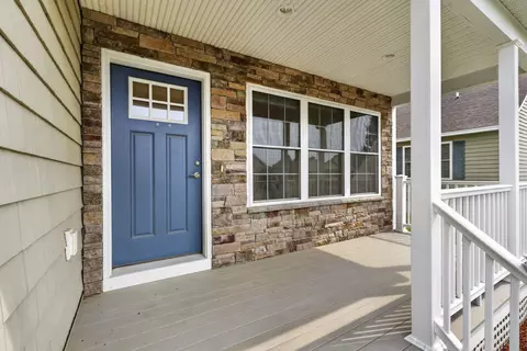 27 Leybridge Dr, Hudson, NH 03051