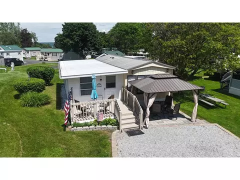 33 Island Cir, South Hero, VT 05486