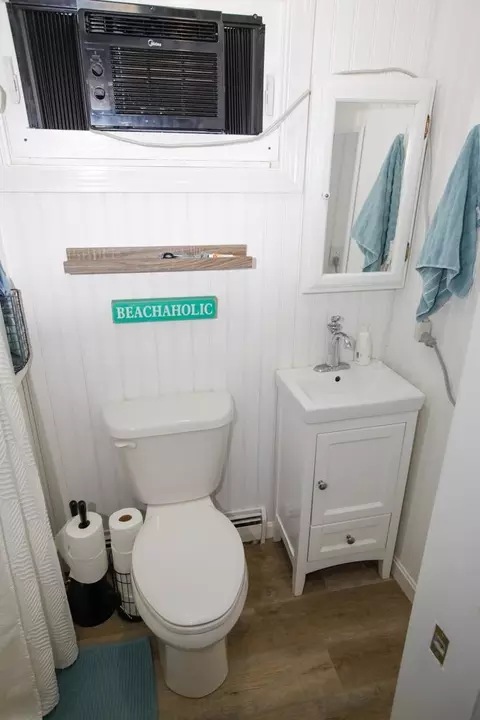 Bath - 541 Ocean Blvd #11, Hampton, NH 03842 photo 1 of 2