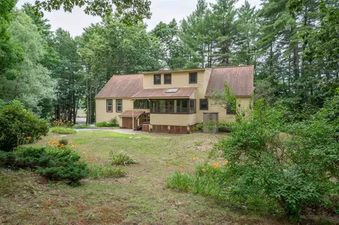 68 Merrimack Rd, Amherst, NH 03031