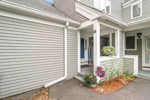 41 Aster Ct, Nashua, NH 03062