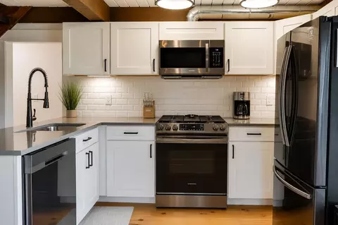 Kitchen - 190 Route 11 UNIT 2, Peru, VT 05152 photo 1 of 2