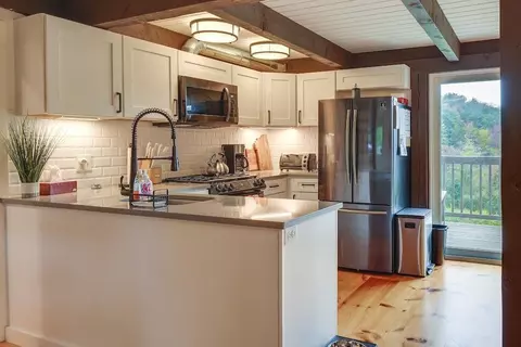 Kitchen - 190 Route 11 UNIT 2, Peru, VT 05152 photo 2 of 2