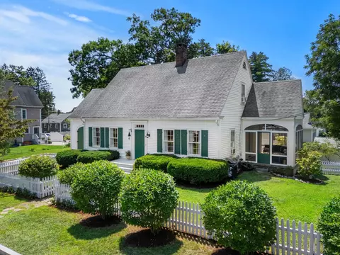 16 Brookline St, Nashua, NH 03064