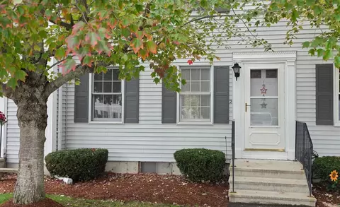 2 Wyndmere Dr, Londonderry, NH 03053