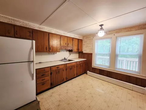 Kitchen - 44 Kingston Rd, Exeter, NH 03833 photo 2 of 4