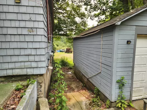 Exterior - 44 Kingston Rd, Exeter, NH 03833 photo 6 of 18