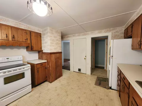 Kitchen - 44 Kingston Rd, Exeter, NH 03833 photo 4 of 4