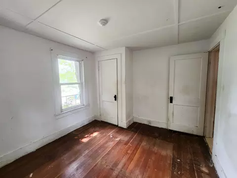 Bedroom - 44 Kingston Rd, Exeter, NH 03833 photo 2 of 5