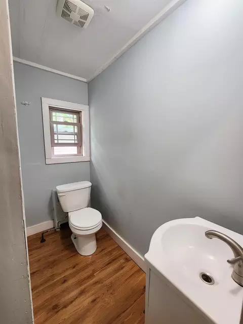 Bath - 44 Kingston Rd, Exeter, NH 03833 photo 1 of 2