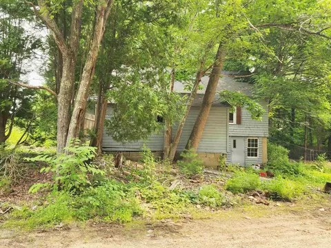 Exterior - 44 Kingston Rd, Exeter, NH 03833 photo 8 of 18