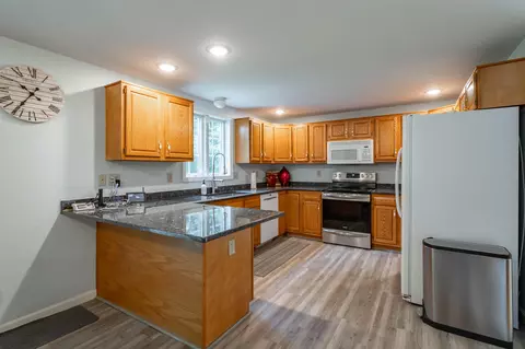 Kitchen - 5 Blake Rd, Raymond, NH 03077 photo 5 of 6