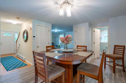 Entry Way - 5 Blake Rd, Raymond, NH 03077 photo 2 of 3