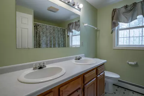 Bath - 5 Blake Rd, Raymond, NH 03077 photo 3 of 3