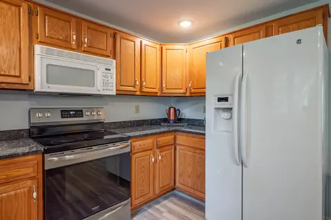 Kitchen - 5 Blake Rd, Raymond, NH 03077 photo 4 of 6