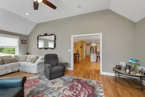Entry Way - 95 Olde Bridge Ln, Epping, NH 03042 photo 2 of 4