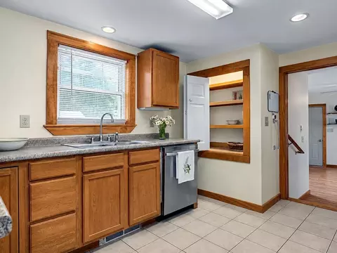 Kitchen - 29 Haven Ln, Exeter, NH 03833 photo 3 of 5