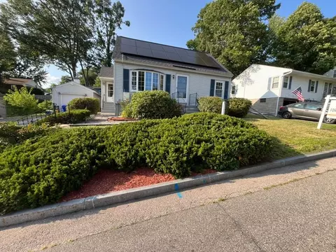354 Seames Dr, Manchester, NH 03103
