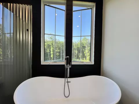 Bath - 791 Journey End, Mendon, VT 05701 photo 2 of 3