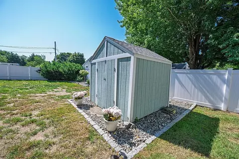 Exterior - 1 Eastmor Ln, Hampton, NH 03842 photo 2 of 5