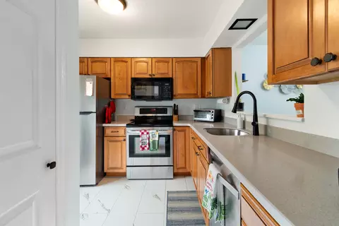 Kitchen - 280 Eastview Cir, Williston, VT 05495 photo 1 of 3
