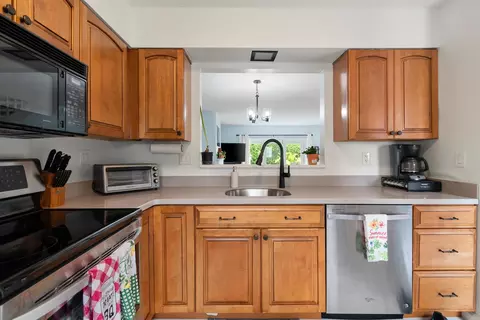 Kitchen - 280 Eastview Cir, Williston, VT 05495 photo 3 of 3