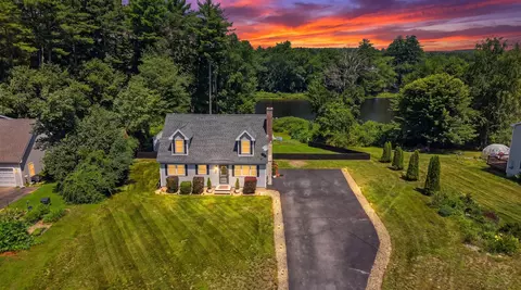 27 Old Manchester Rd, Raymond, NH 03077