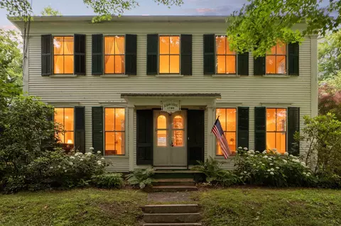 52 School St, Haverhill, NH 03765