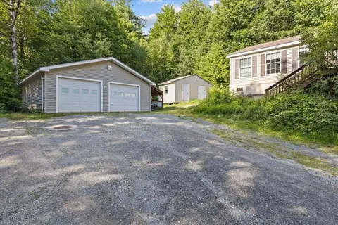 525 Christmas Ln, Williston, VT 05495