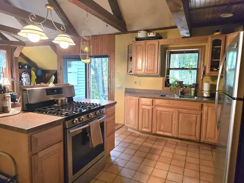 Kitchen - 9 Burdett Rd, Intervale, NH 03845 photo 2 of 4