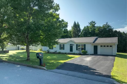 15 Stone Ridge Dr, Rutland, VT 05701