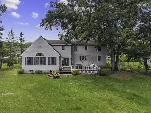 Exterior - 124 Eastside Dr, Concord, NH 03301 photo 3 of 6