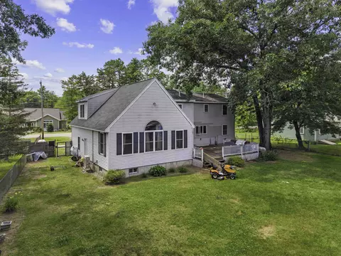 Exterior - 124 Eastside Dr, Concord, NH 03301 photo 2 of 6